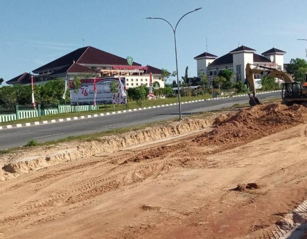 Penajam Bangun Jalan Waru–Bangun Mulyo dengan DBH Sawit